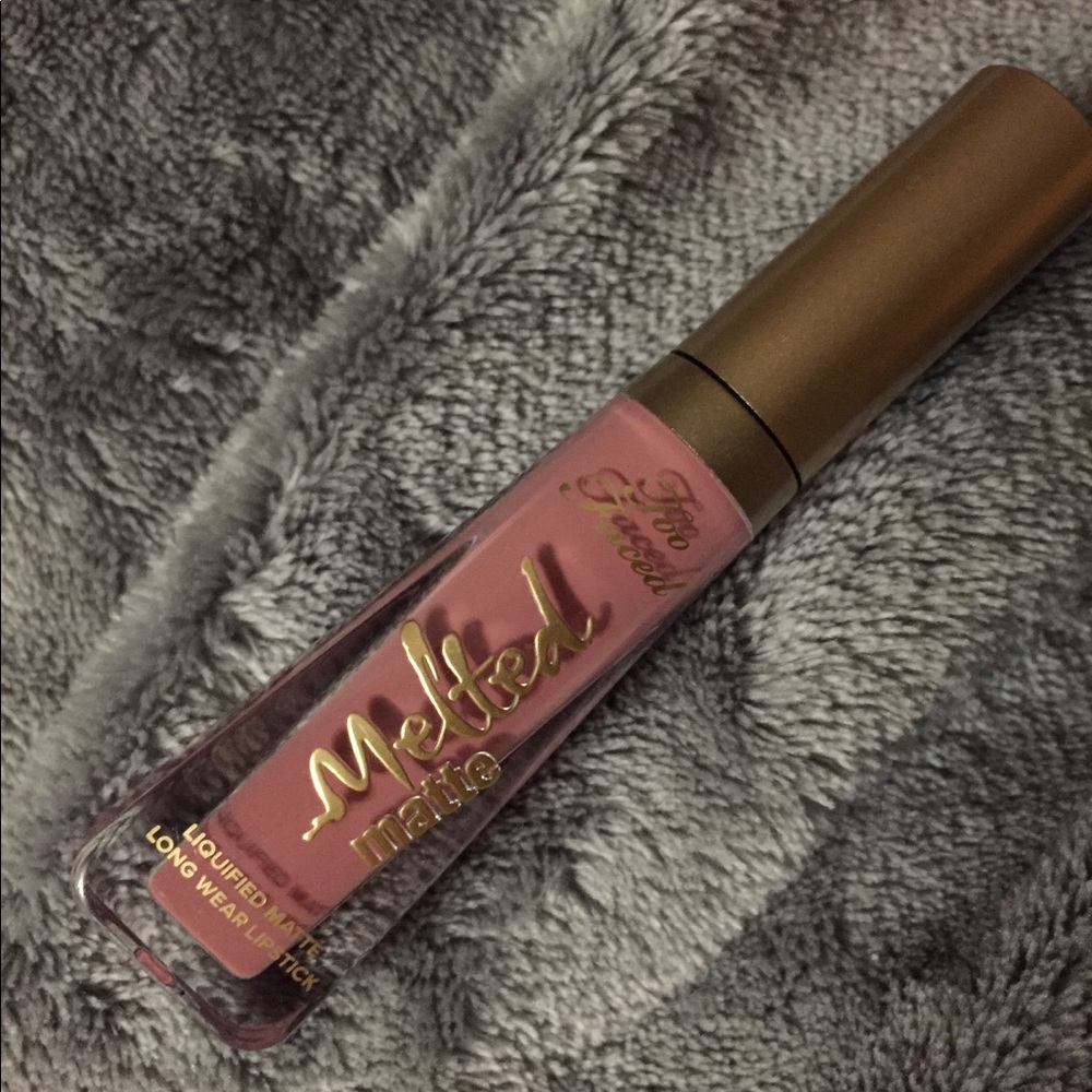 TOO FACED melted matte lipstick. shade queen B